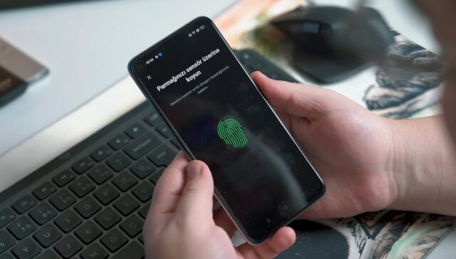 Smartphone fingerprint security illustrating UAE cybercrime social media and digital evidence law